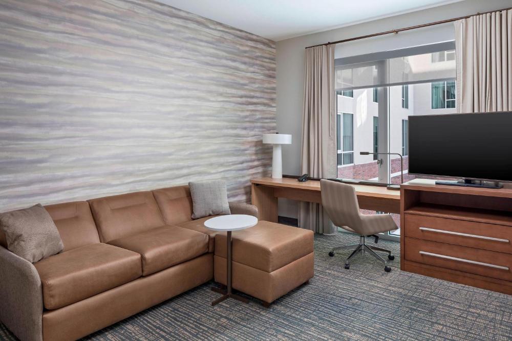 Two-Bedroom Apartment with King and Queen Bed and Sofa Bed interior